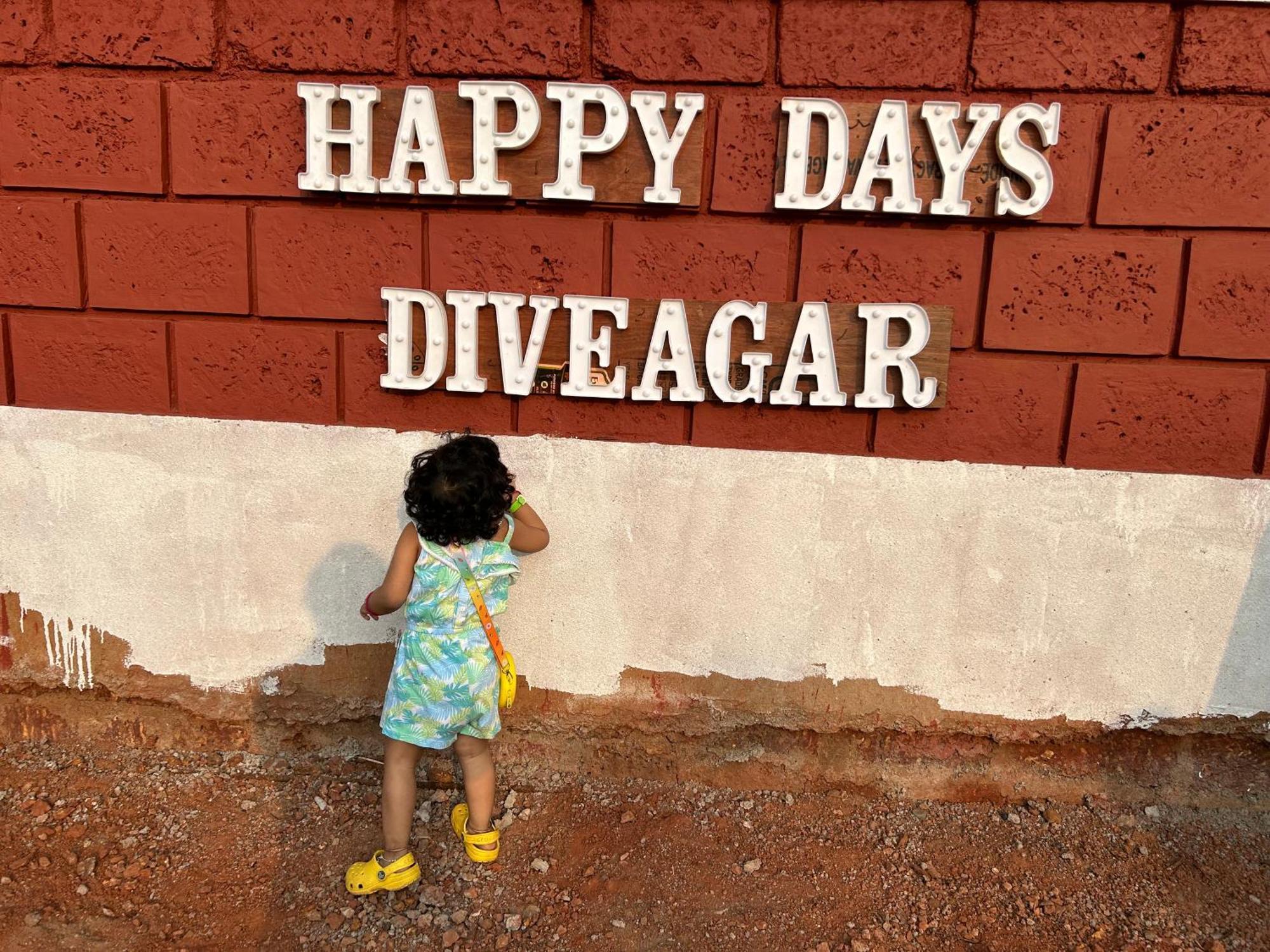 Happy Days Diveāgar Exterior foto